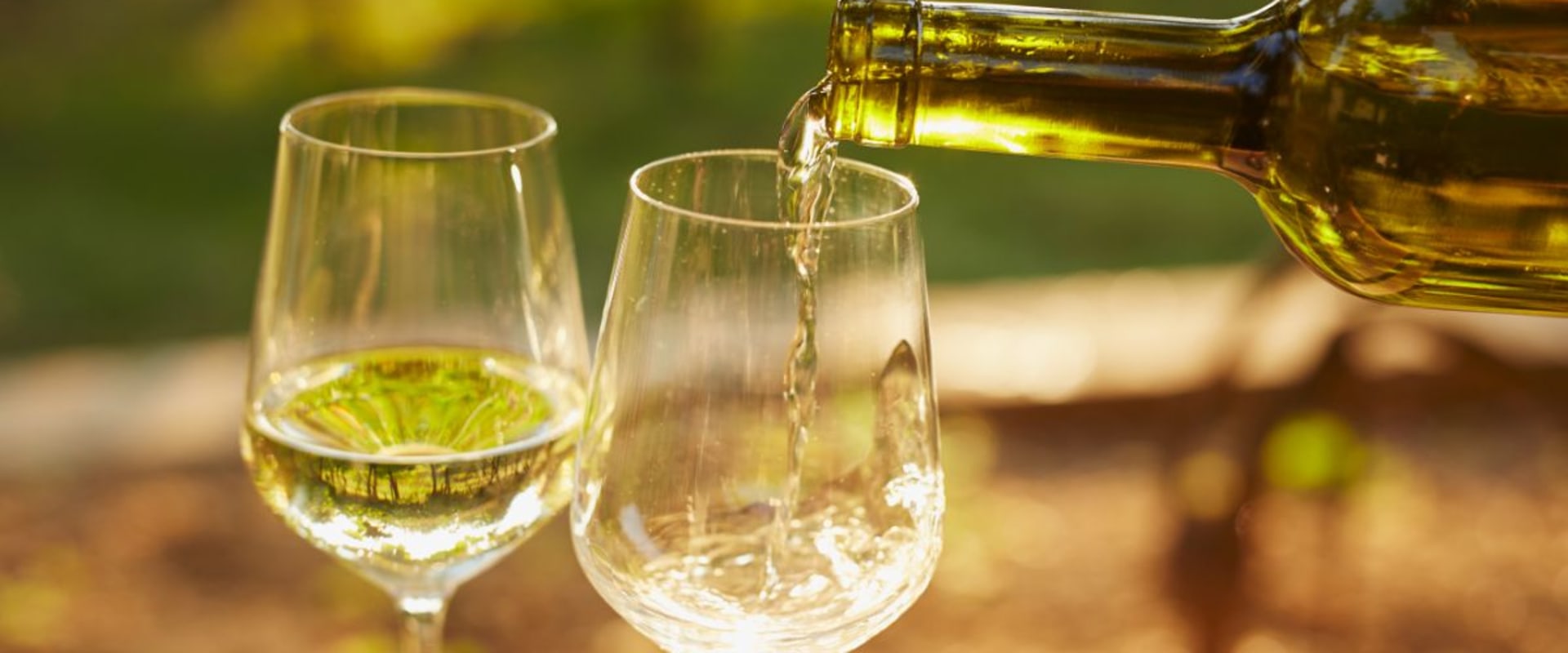 Discover the Sweetness Scale in White Wines With Top-Rated Recommendations